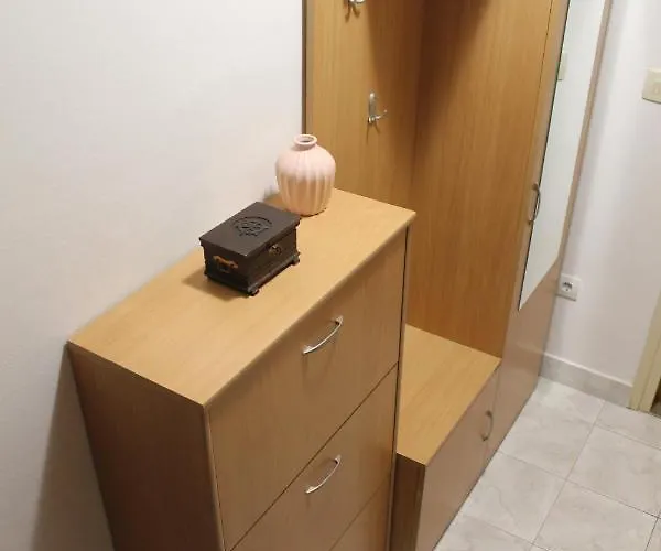 Apartman Matijevic 오미스